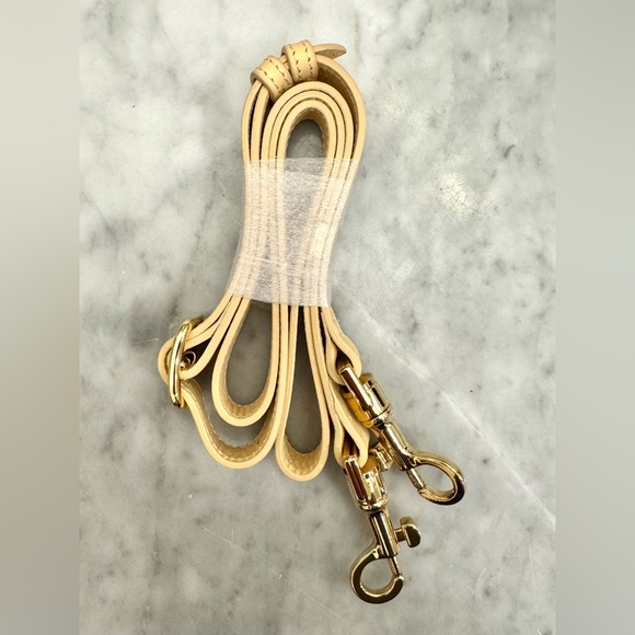 Mark and Graham Crossbody Camera Bag - Picture 5 of 6